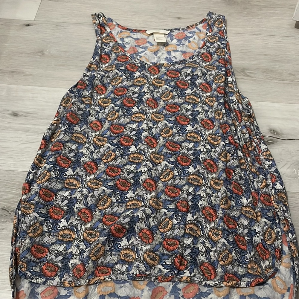 really flattering and colorful shirt